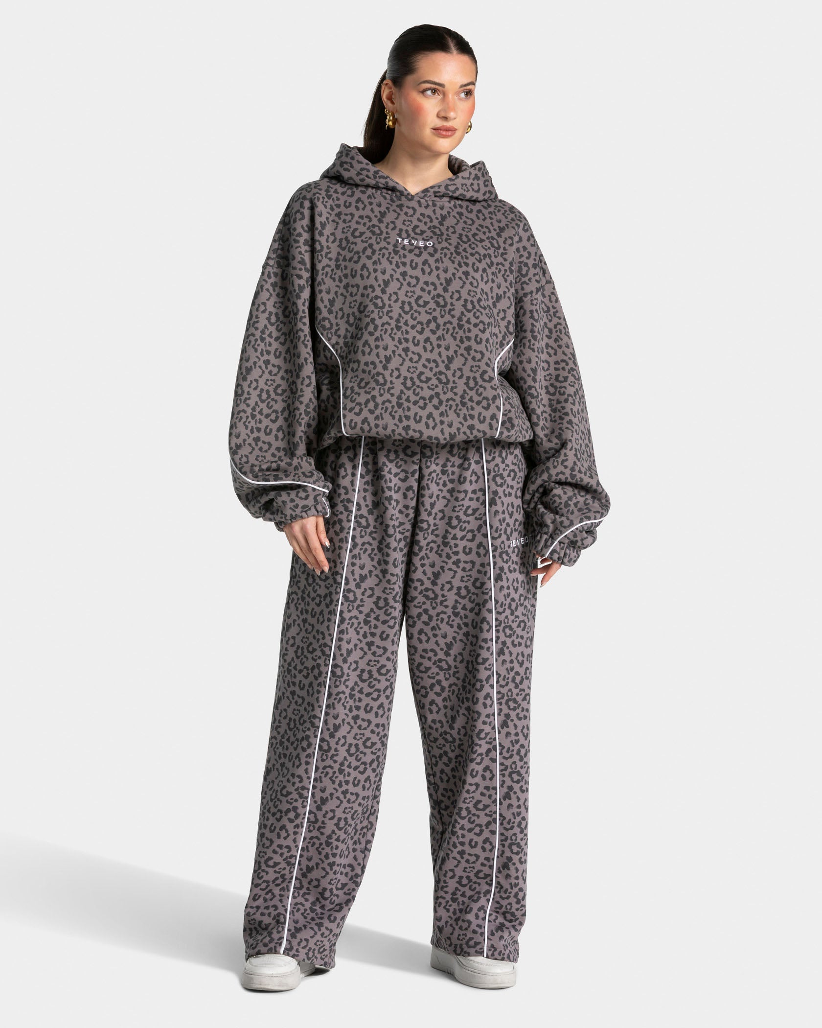 Contrastline Hooded Sweater "Leo Graphit"