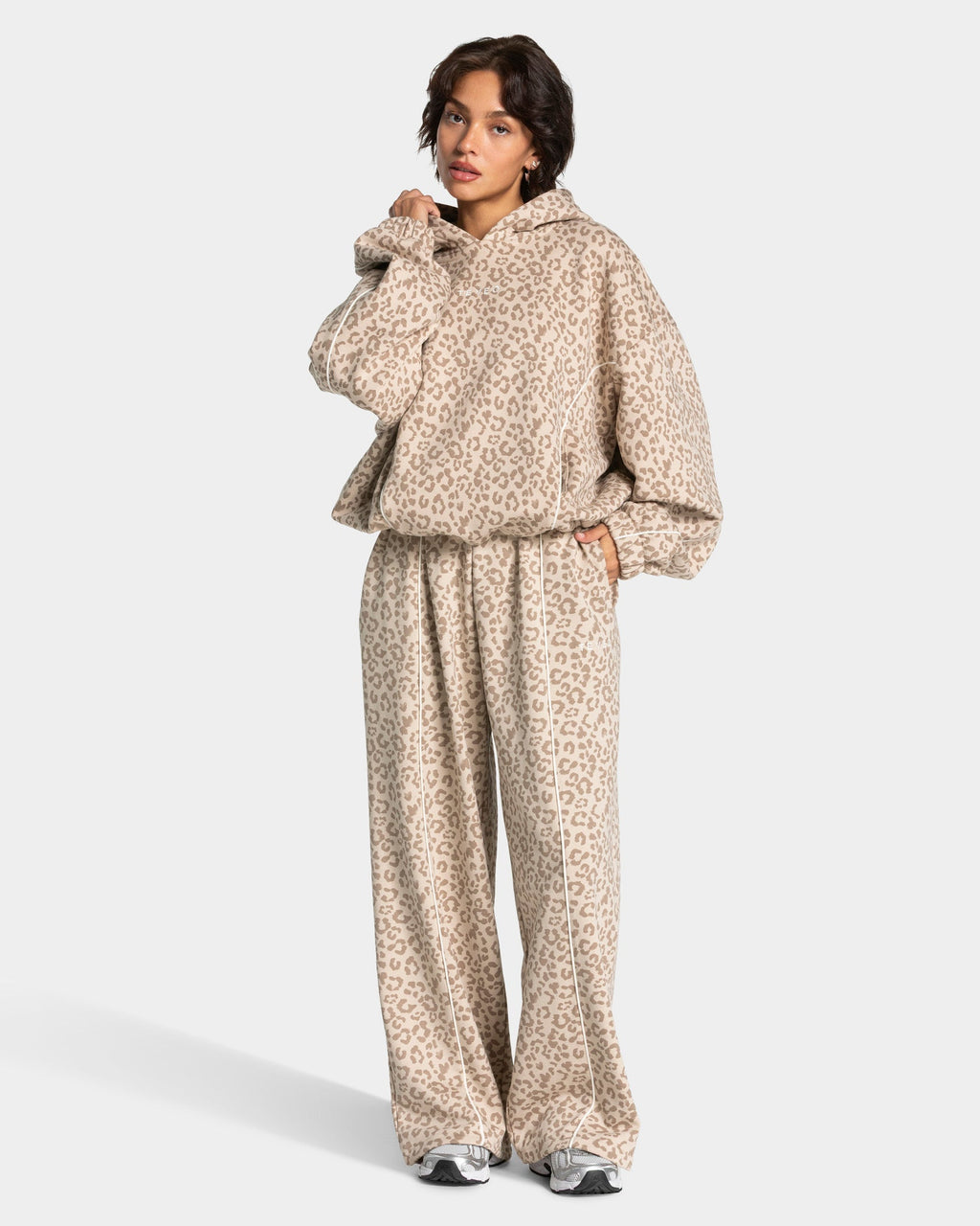 Contrastline Hooded Sweater "Leo Cream"