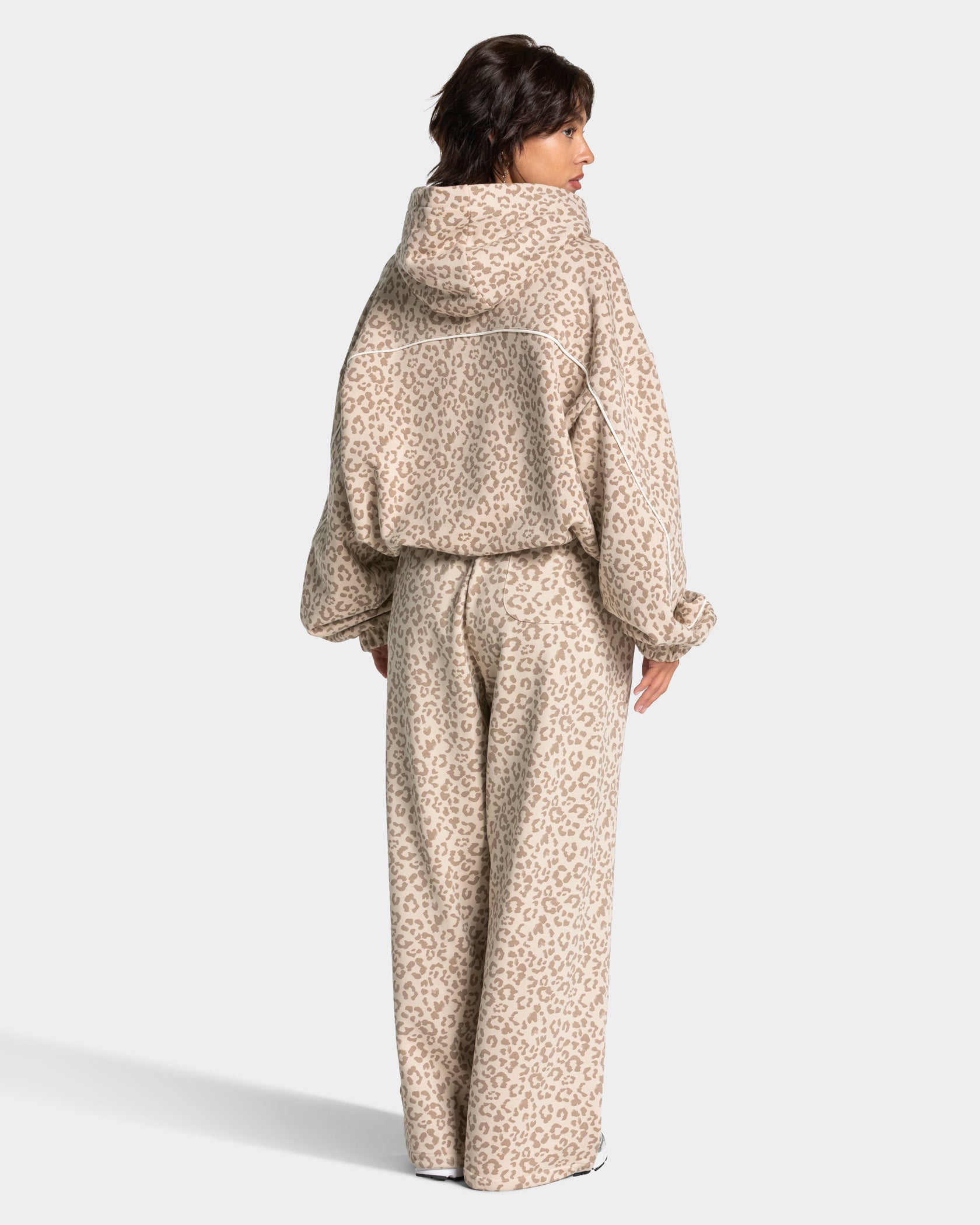 Contrastline Hooded Sweater "Leo Cream"