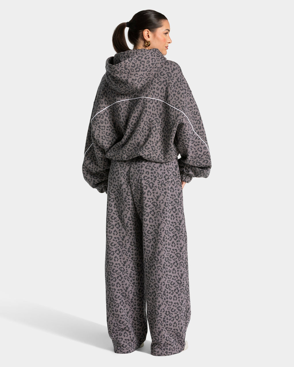 Contrastline Hooded Sweater "Leo Graphit"