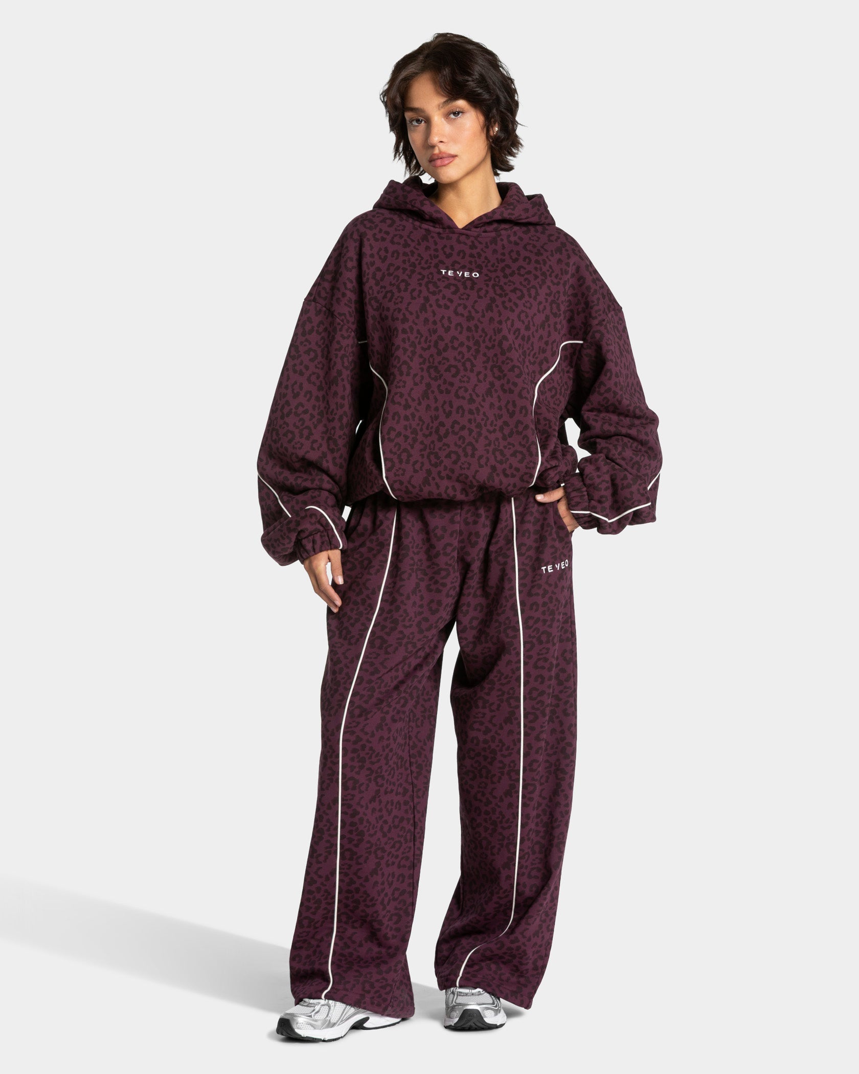 Contrastline Hooded Sweater "Leo Merlot"